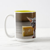 Adorable Sphynx Kitten und Käse Zweifarbige Tasse (Links)