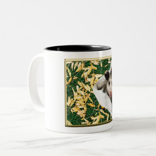 Adorable Sweet Baby Opossum Zweifarbige Tasse (Vorderseite Links)