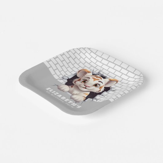 Adorable Tiger Cub Peeking Out Light Gray Party Pappteller (Gewinkelt)