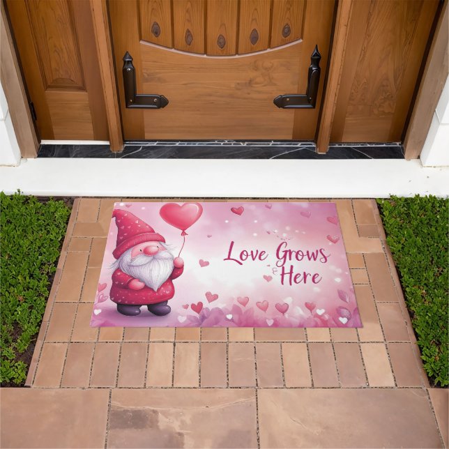 Adorable Valentinstag Gnome mit Herzballon Fußmatte (Außenbereich)
