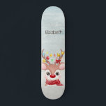 Adorable Weihnachtsmann Skateboard<br><div class="desc">Dieses Bild zeigt niedliche Rentiere. Die perfekte romantische Geschenkidee. Klicken Sie auf die Schaltfläche Anpassen,  um die Schriftart zu ändern,  Text zu verschieben und das Design weiter anzupassen.</div>