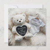 Adorable weiße Schwangerschaftsankündigung Einladung (Vorderseite)