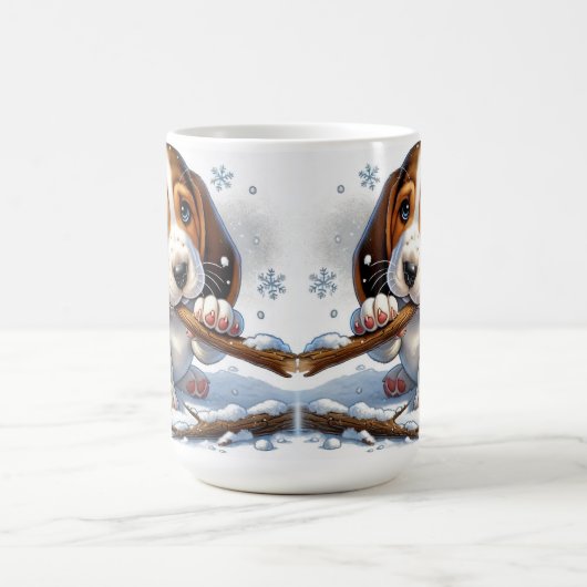 Adorable Welpe, die einen schneesicheren Stick häl Kaffeetasse (Mittel)