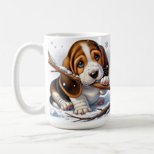 Adorable Welpe, die einen schneesicheren Stick häl Kaffeetasse (Links)