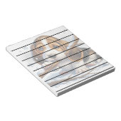 Adorable Welpe, die einen schneesicheren Stick häl Notizblock (angewinkelt)