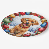 Adorable Welpe umgeben von Weihnachtsdekorationen Pappteller (Schrägansicht)