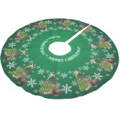 Adorable Whimsical Weihnachten Giraffen auf Grün Polyester Weihnachtsbaumdecke (Schrägansicht)