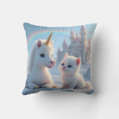Adorable White Kitten und Baby Unicorn Kissen (Rückseite)