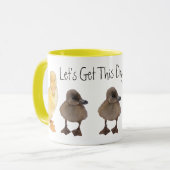 Adorable Yellow and Gray Ducklings Fotografie Tasse (Vorderseite Links)