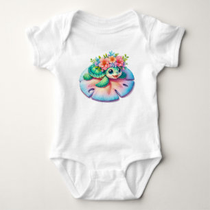 ADORABLES BABYSCHILDKRÖTCHEN AUF EINEM SANDDOLLAR BABY STRAMPLER