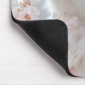 Adorativer Igel unter Frühlingsblüten Mousepad (Ecke)