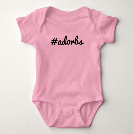 #Adorbs Baby Strampler (Vorderseite)