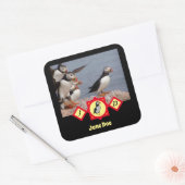 Adortable Atlantic Puffin Cartoon Monogram Foto Quadratischer Aufkleber (Umschlag)