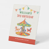 Adortable Carousel Geburtstag Sockelschild (Vorderseite)