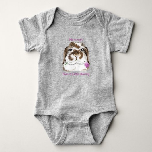Adortable Fuzzy Lop Rabbit mit rosa Tulip Baby Strampler (Vorderseite)