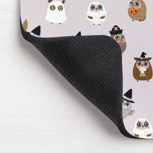 Adortable Halloween Owls Pattern Mousepad (Ecke)