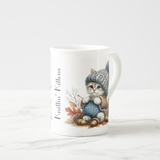 Adortable Knittin' Kätzchen Knochen China Tasse (Vorderseite Rechts)