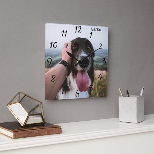 Adortable Personalisierte Hunde Foto Square Wall C Quadratische Wanduhr (Büro)