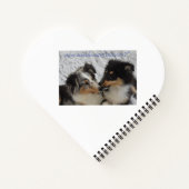 Adortable Puppy and Kitten Kiss Paint Spritzer Notizblock (Rückseite)