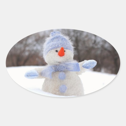 Adortable Snowman mit Blue Scarf Weihnachtsaufkleb Ovaler Aufkleber (Vorderseite)