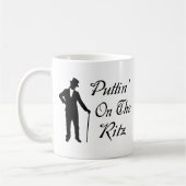 Adretter Mann Puttin auf dem Ritz Kaffeetasse (Links)