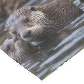 **"Adrift in Liebe: Mama und Baby Otter"*** Tischdecke (Schrägansicht)