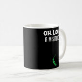 Adult Humor Christmas Mistletoe Dirty Santa Gift U Kaffeetasse (VorderseiteRechts)