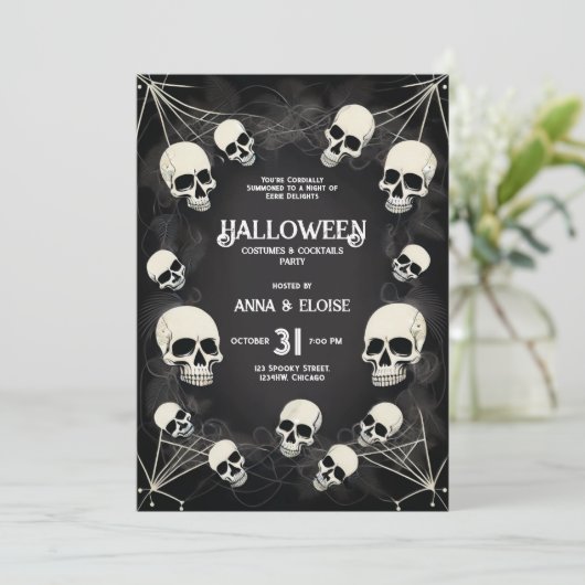 Adult Skull Spider Webs QR Code Halloween-Party Einladung (Stehend Vorderseite)