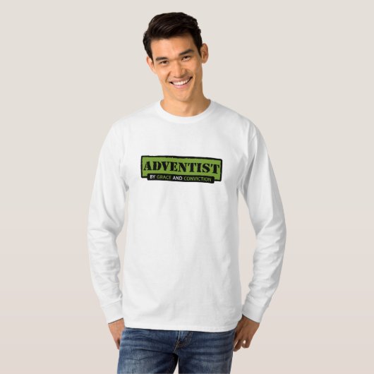 Adventist durch Anmut und Überzeugung T-Shirt (Vorne ganz)