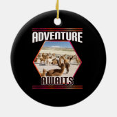 Adventure Awaits - Alpaca Llama Reise Keramik Ornament (Hinten)