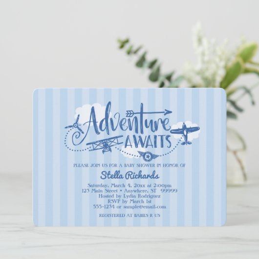 "Adventure Awaits" Aviation Baby Shower Einladung (Stehend Vorderseite)