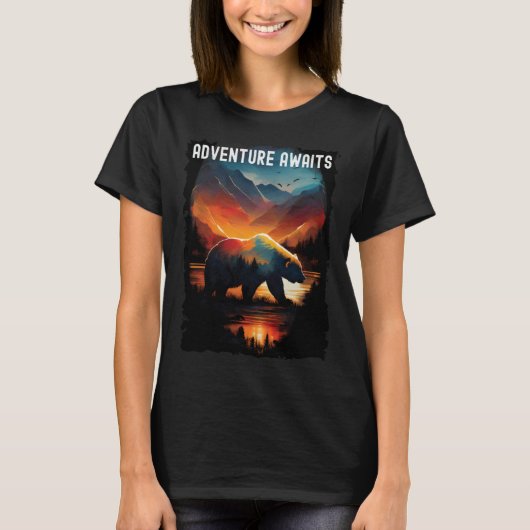 Adventure Awaits bear hiking camping mountains T-Shirt (Vorderseite)