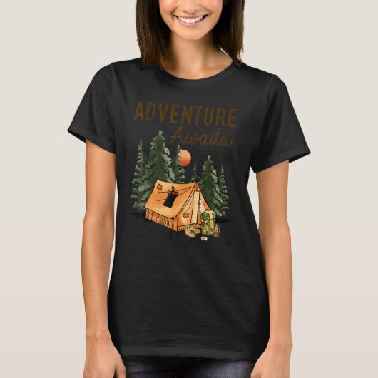 Adventure Awaits Camping   Camping Hiking T-Shirt (Vorderseite)