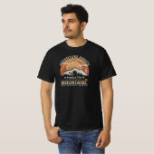 "Adventure Awaits-Exploration the Berges" Design T-Shirt (Vorne ganz)