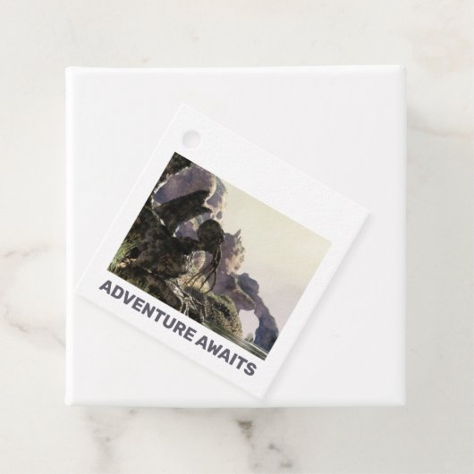 Adventure Awaits. Fantasy landscape Geschenkanhänger (Beispiel)