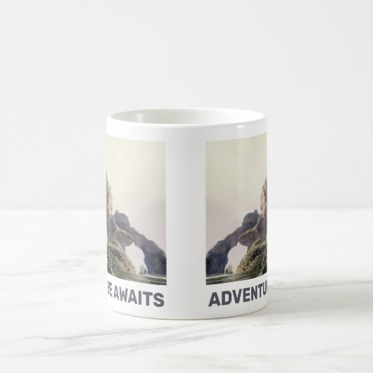 Adventure Awaits. Fantasy landscape Kaffeetasse (Mittel)