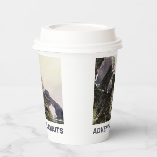 Adventure Awaits. Fantasy landscape Pappbecher (Links)