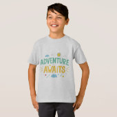 Adventure Awaits Kids T-Shirt (Vorne ganz)