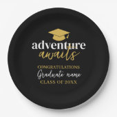 Adventure Awaits - Name Cap Black Gold Abschluss Pappteller (Vorderseite)