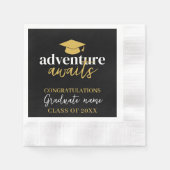 Adventure Awaits - Name Cap Black Gold Abschluss Serviette (Vorderseite)