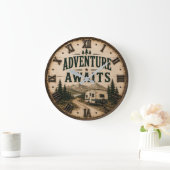 Adventure Awaits Rustic Camper Camping Mountain Große Wanduhr (Zuhause)