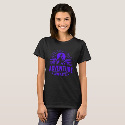 "Adventure Awaits" T-Shirt (Vorne ganz)