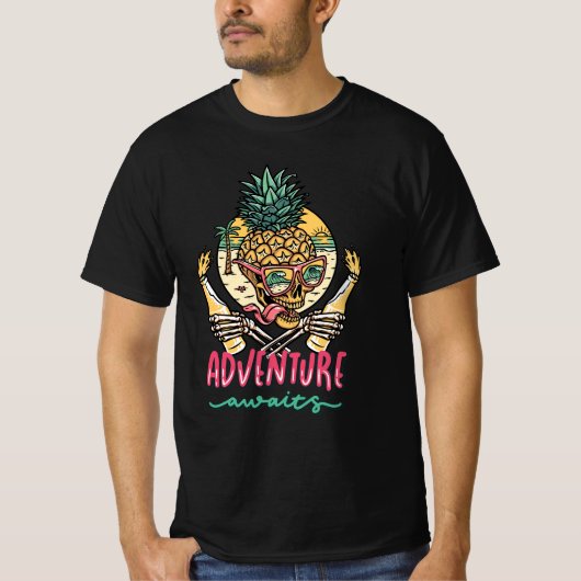 Adventure Awaits T - Shirt (Vorderseite)