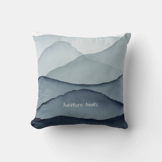 Adventure Awaits Watercolor Mountain Kissen (Vorderseite)