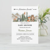 Adventure Awaits Woodland Baby Shower Einladung (Stehend Vorderseite)