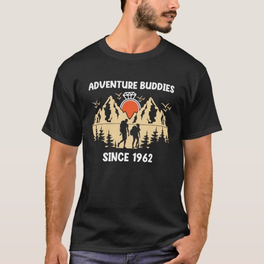 Adventure Buddies Since 1962 Hiking Partner T-Shirt (Vorderseite)