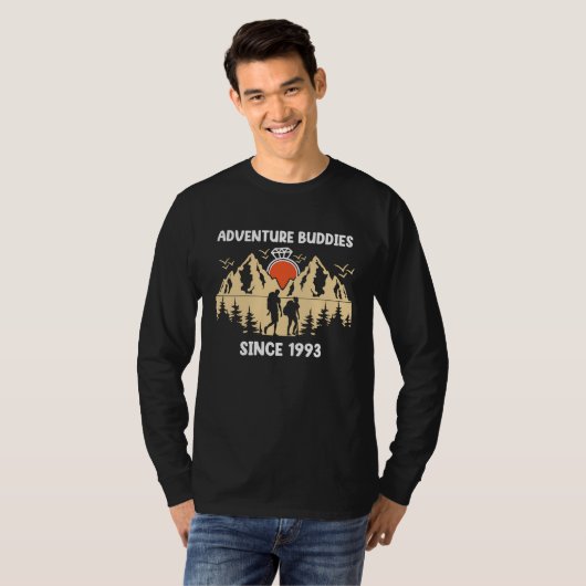 Adventure Buddies Since 1993 Hiking Partner T-Shirt (Vorne ganz)