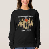 Adventure Buddies Since 2000 Hiking Partner Sweatshirt (Vorderseite)