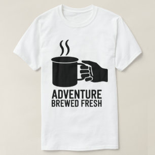Adventure Coffee Tasse Logo Outdoor Camping Design T-Shirt