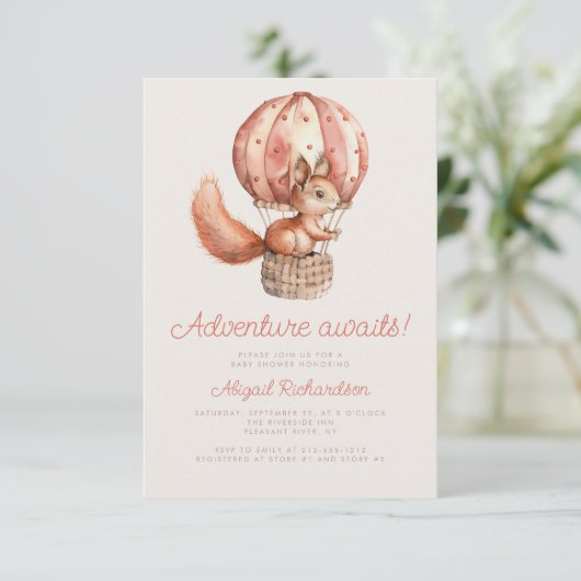 Adventure erwartet Niedliches Eichhörnchen QR Code Einladung (Stehend Vorderseite)